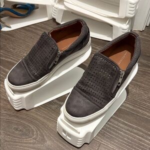 Report Women's Dark Gray Slip-On Sneakers